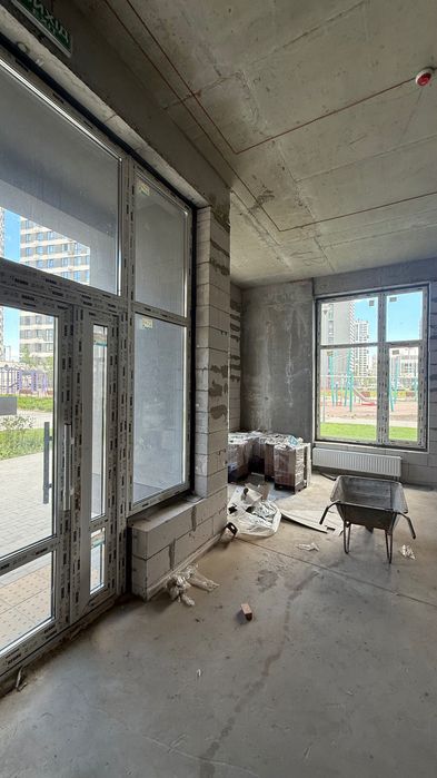 Продам приміщення 1 пов 61м2 ЖК Варшавський 3 терміново найкраща вартість 2100/м2 Будинок 10.3 зданий