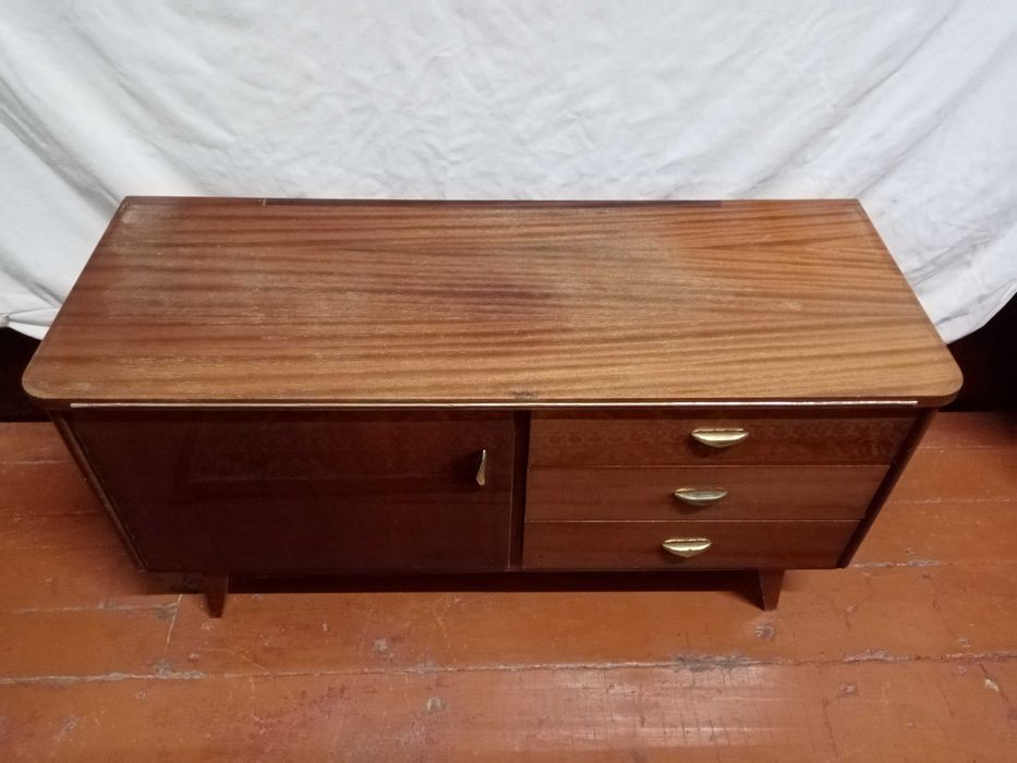 Тумбочка,комод или под ТВ. тех времен...