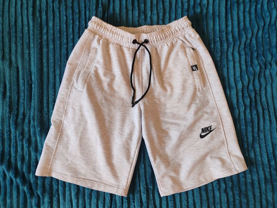Нові білі шорти Найк