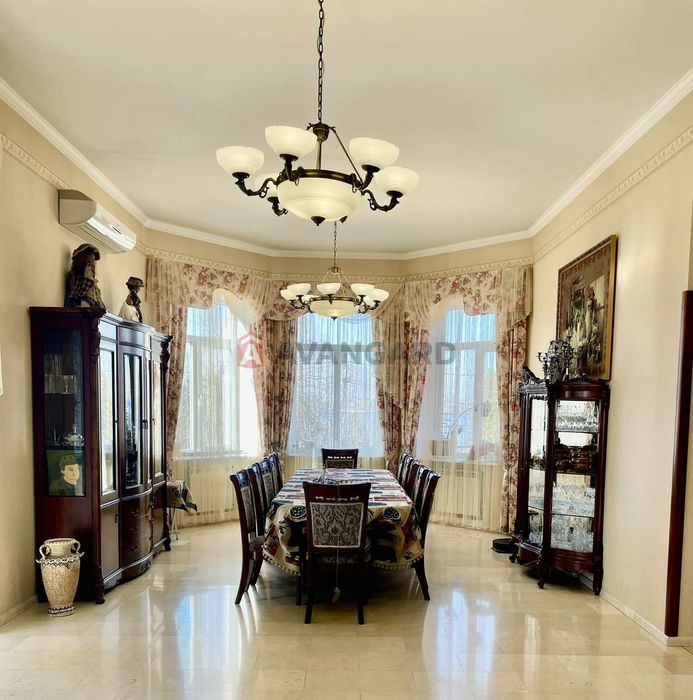 Дім біля річки для тих, хто знає ціну справжньому затишку.