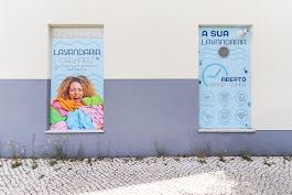 Exploracão de espaço de engomadoria em lavandaria self-service