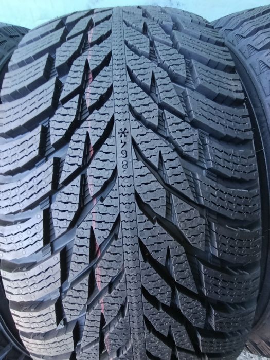 Продам комплект шин 225/55-17 Nokian Hakkapeliitta R3