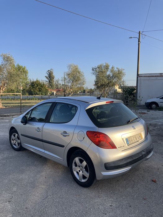 Peugeot 207 1.4 hdi foto 3