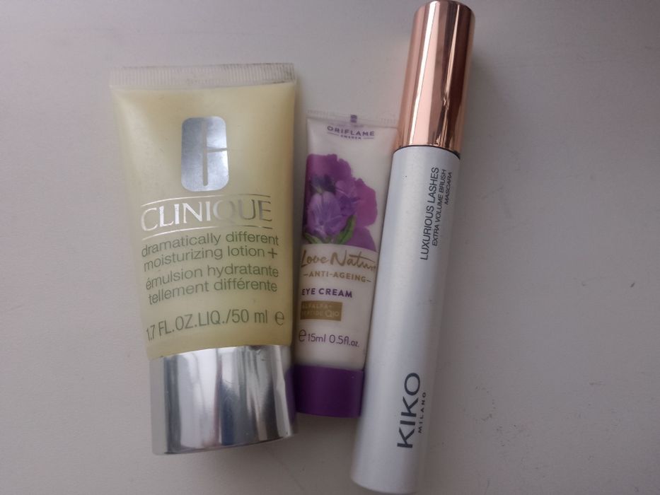 Подарок подарую дівчині жінці