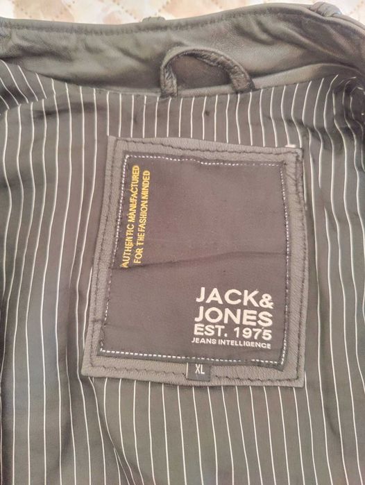 Casaco Jack & Jones de couro genuíno tam. L em bom estado