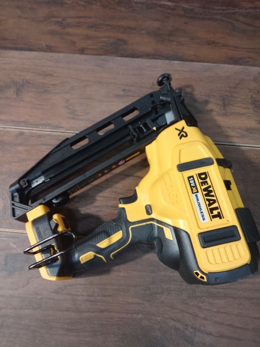 DeWalt DCN660 Gwoździarka 2025r