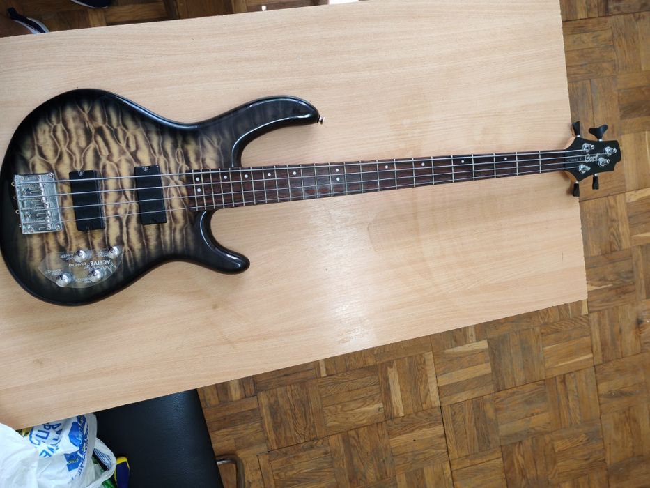 Бас-гітара Cort Action DLX / 2 PDX-4 / Active EQ дуже хороший стан.