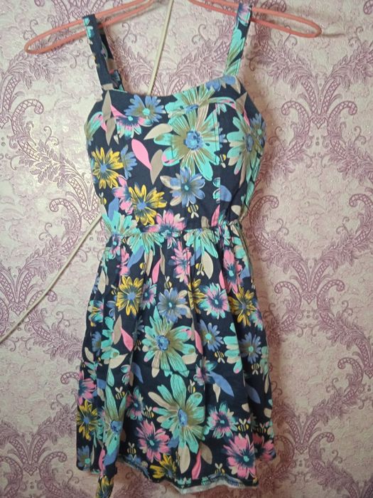 Плаття з чашичками на грудях