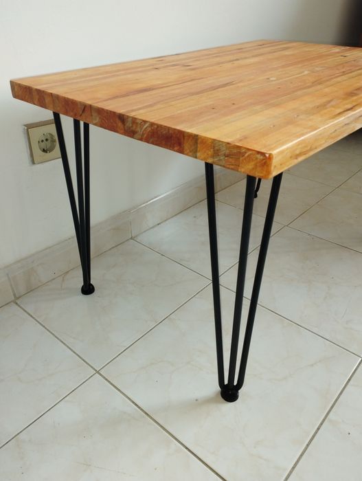 Mesa de centro em Madeira