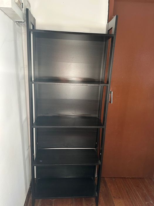 Estante IKEA preto
