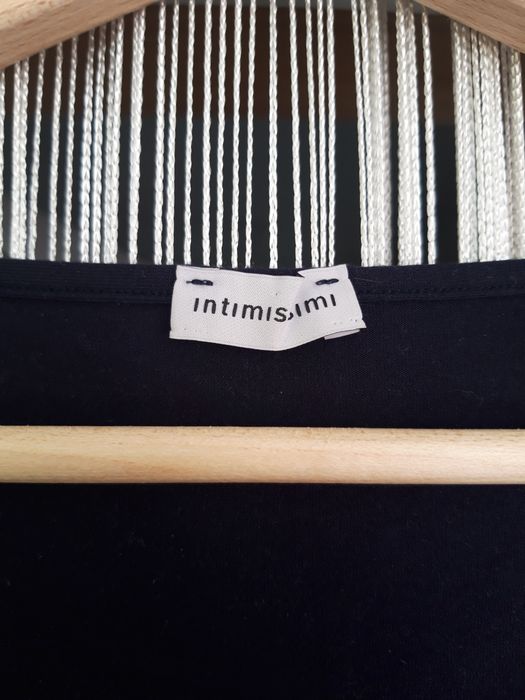 Conjunto de top e cueca, de cor azul marinho da Intimissimi