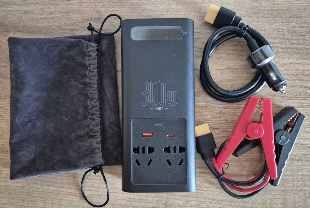 Продам автомобільний інвертор Baseus 300W 12V->220V