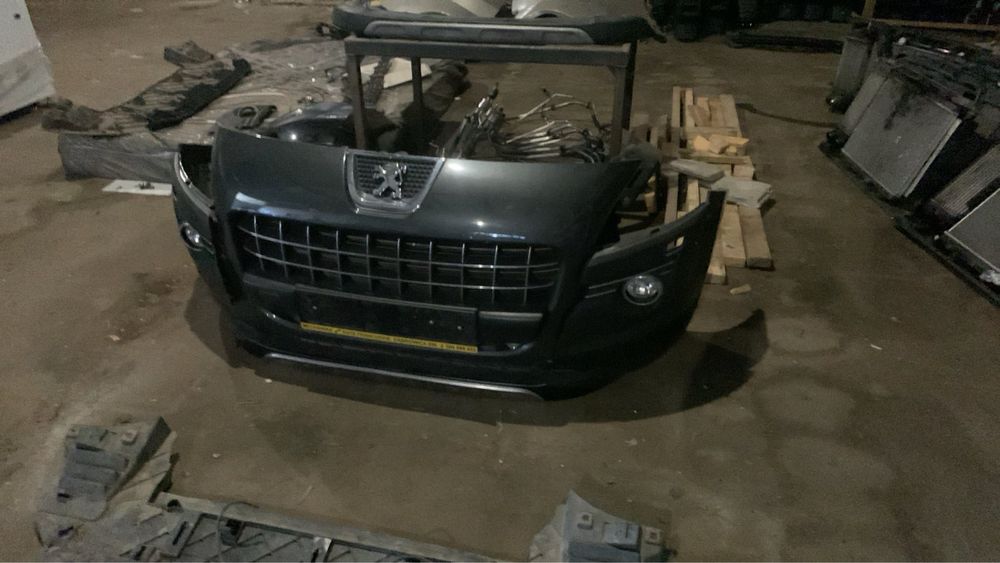 Передній бампер Пежо 3008 5008 розбірка запчастини Peugeot запчасти комплектний