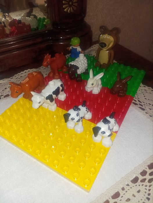 Фігурки лего дупло