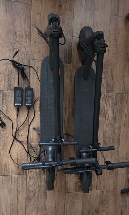 Продам електросамокат Xiaomi Mi Electric Scooter Pro 2 + зарядки і покришка