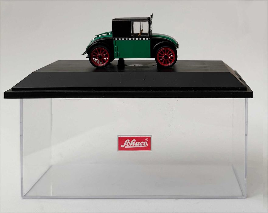 SCHUCO_Ref 02976 Hanomag Kommissbrot. Escala 1/43. Como novo.