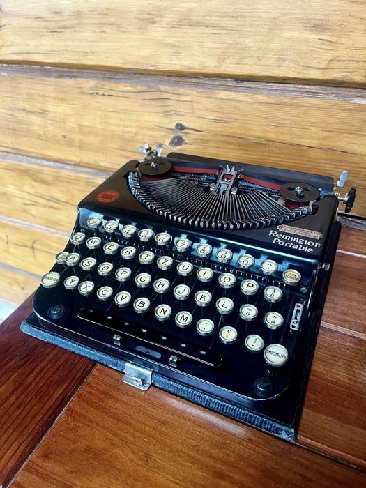 Antiga maquina de escrever Remingon Portable 1923