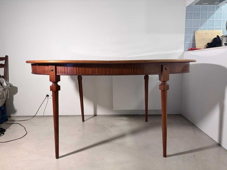 Mesa de Jantar de Madeira Mogno Extensível