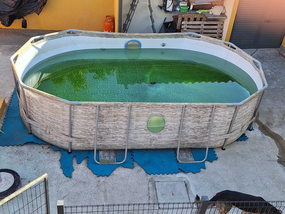 Piscina portatil com muito pouco uso