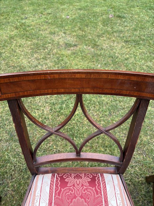 Komplet krzeseł stołowych w stylu Sheraton