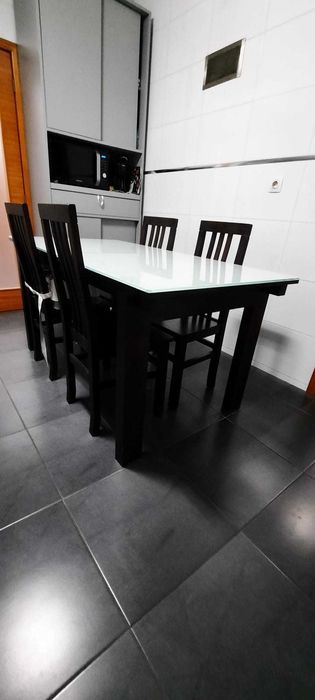 Mesa jantar com tampo de vidro