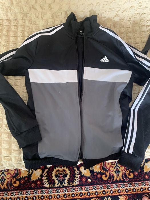 Кофта Adidas Essentials Linear Logo Track Jacket.