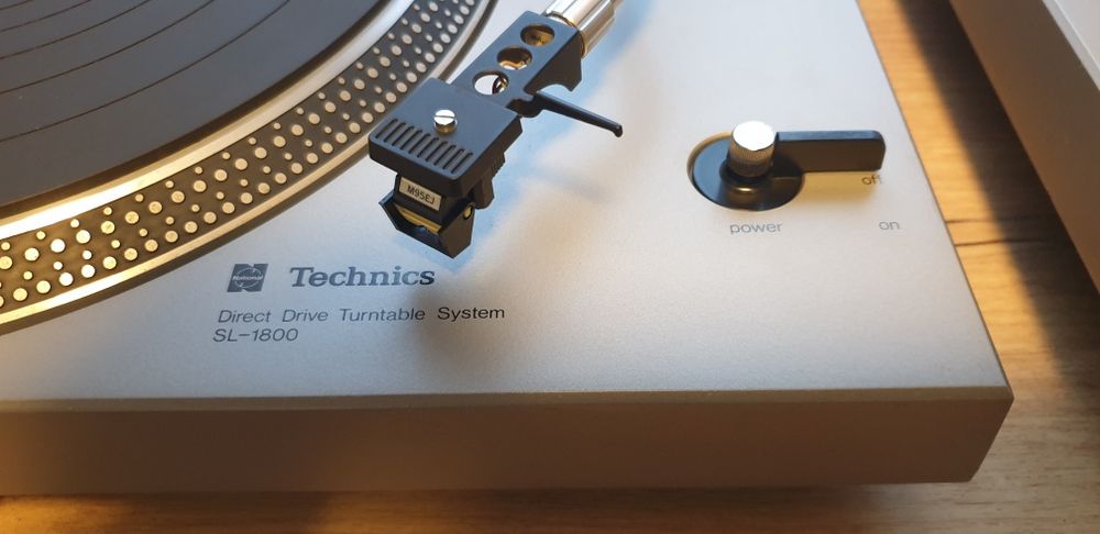 Gramofon Technics SL-1800