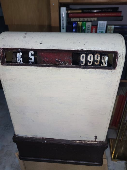 Caixa Registadora antiga a foncionar.