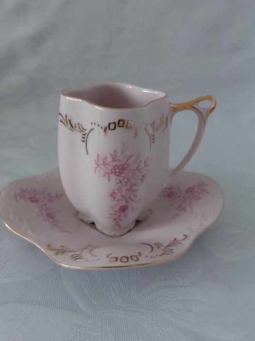 Różowa porcelana
