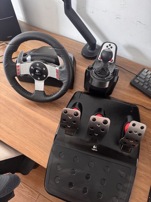 Logitech G27 Racing Wheel + Pedal & Stick