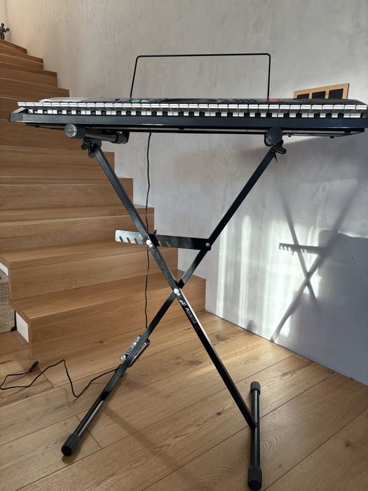 Keyboard Casio ze stojakiem