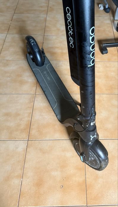 Trotinete Cecotec Bongo 350W – A funcionar (pneu frente furado)