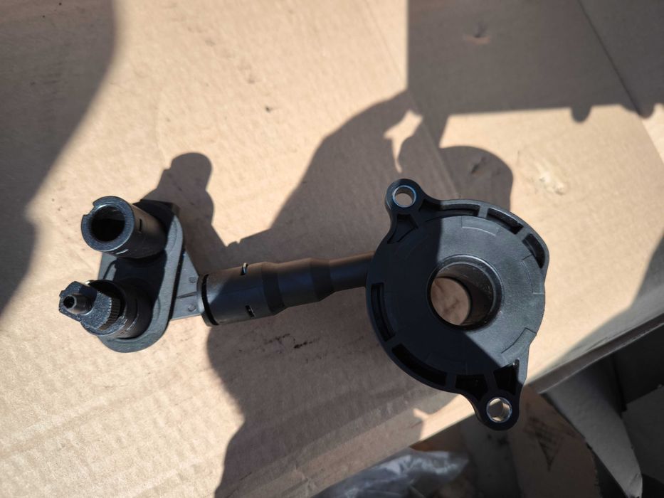 Kit Embraiagem Sachs + Rolamento Volvo C30 1.6 D2 / D3 (2012)retirado de um Volvo C30 1.6 Diesel de 114 cv (motor D4162T), ano 2012.
