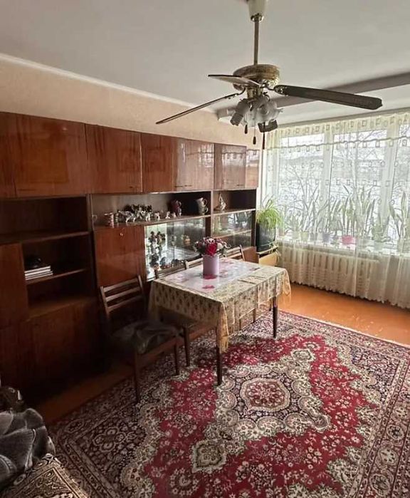 Продам двокімнатну квартиру на Соборній