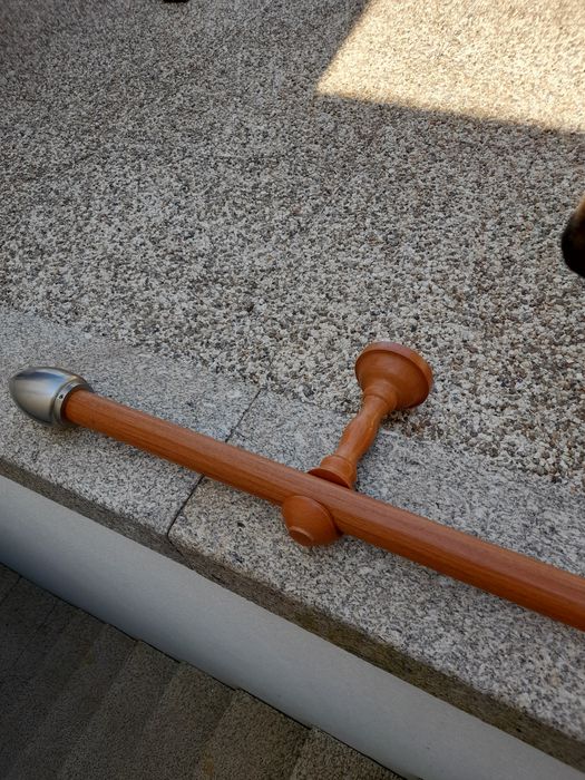 Varão  cor de cerejeira