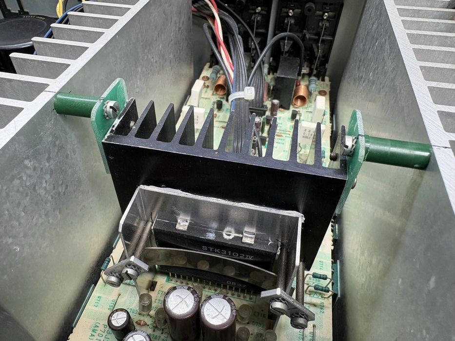 Amplificador Marantz PM 80