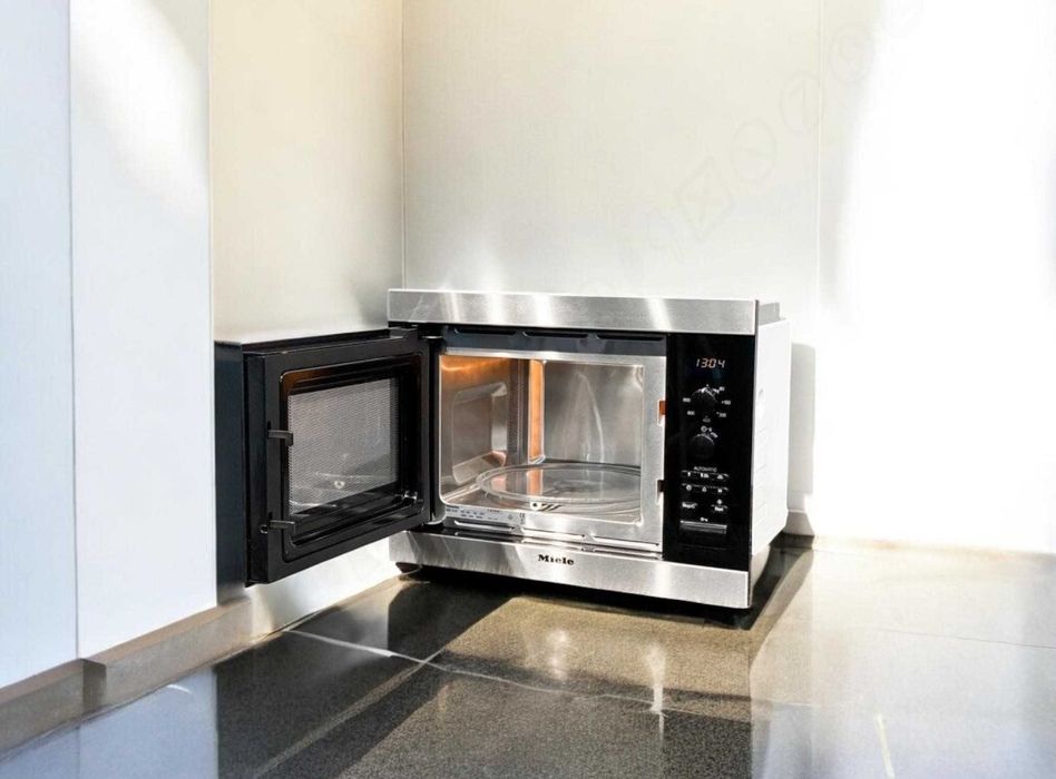 Встраиваемая микроволновая печь Miele M 8151-2 CleanSteel
