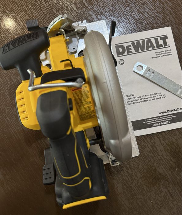 Циркалярна пила DeWalt  DCS590