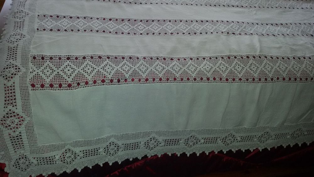 Colcha/Toalha de mesa em linho e renda croché