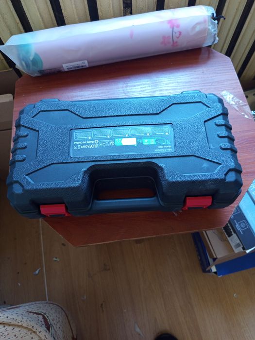 Mini piła łańcuchowa