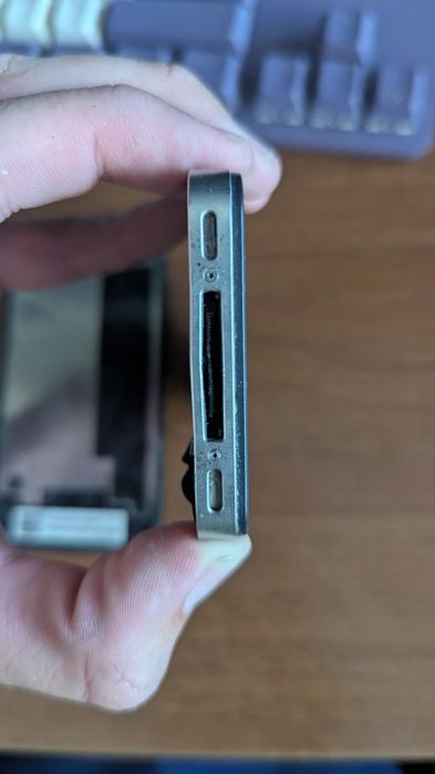 iPhone 4S 16 ГБ не працює