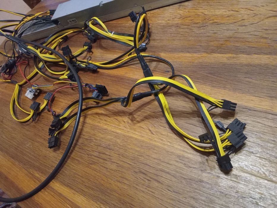 Блок живлення HP 1200W (200-240V) 

Продається серверний б