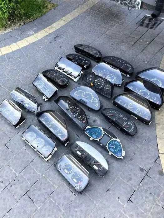 Панель приборів спідометр тахометр марки авто в описі