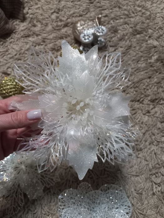 Квіти-прикраси на ялинку