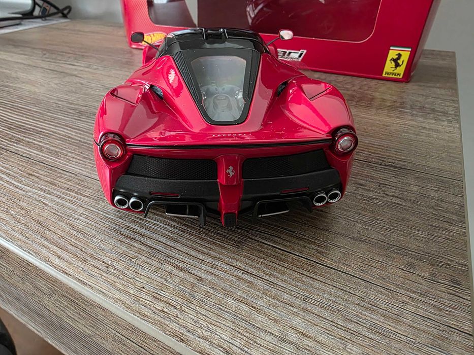 Ferrari LaFerrari 1:18 Hot Wheels
