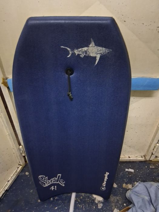 Prancha  de bodyboard e fato e barbatanas