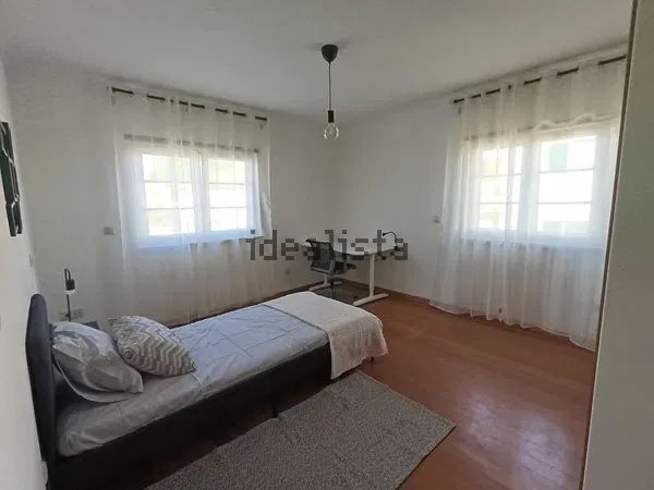 Quarto novo em moradia com jardim | Lisboa Metro da Encarnação | Despesas incluídas