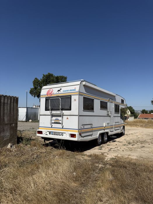 Vendo auto caravana pesada de 8 lugares