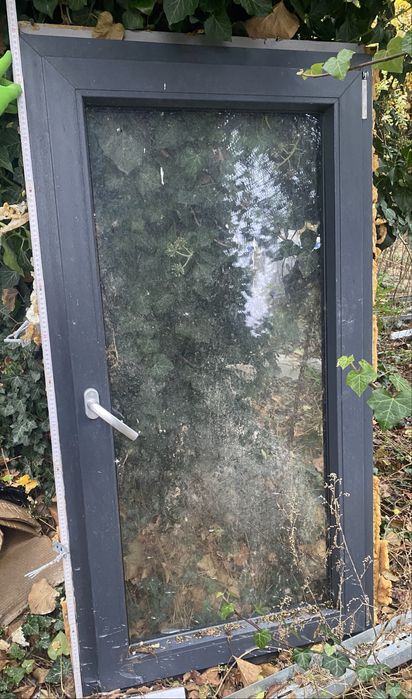 Okno szare 100 x 64 ; okno dwuskrzydłowe 202 x 140 podwójne