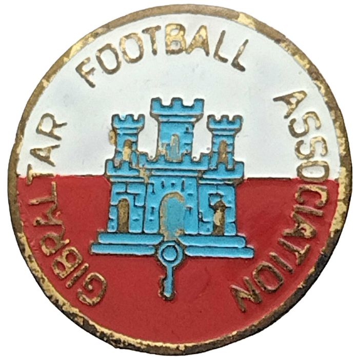 31 emblemas de Federações de Futebol (3 são botoeiras).